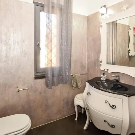 - La Casa Di Laura